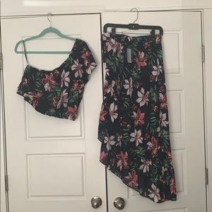 NEW WITH TAGS: Crop Top + High Waisted Skirt 🌺